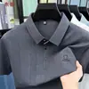 Camiseta de manga corta para hombre, polo de tacto fresco con cuello, color liso con letras estampadas, ropa de verano para papás, top nuevo de manga corta