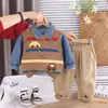 Roupas de Primavera para Meninos 2026 Novo Conjunto Estiloso para Bebês, Conjunto de Três Peças com Suéter, Colete e Camisa para Primavera e Outono para Bebês e Crianças Pequenas