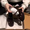 Zapatos de tacón alto gruesos de cuero estilo británico negro para mujer, nueva colección de otoño 2026, Mary Janes planos versátiles y retro