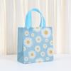 Bolsa de Tela No Tejida con Estampado de Margaritas Pequeñas Transfronteriza, Bolsa de Empaque de Mano con Flores de Dibujos Animados de Colores Dulces, Exquisita Bolsa de Compras para Centros Comerciales