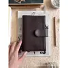 Cuaderno Retro de Cuero Suave A6Per con Alto Valor Estético, Diario Desmontable, Diseño de Doble Botón, Cuaderno de Hojas Sueltas
