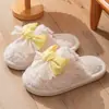 Pantufas Femininas de Algodão com Laço Fofo Novas de Inverno para Casa Internas Quentes Antiderrapantes Domésticas Casal Pantufas de Chão