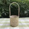 Cesta Pendurada Trançada de Capim Marinho Cesta de Flores Cesta Tote para Cosméticos Cesta de Flores Trançada com Alça para Lembrancinhas