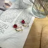 Aretes de Corazón de Cristal Rosa Estilo Vintage de Mediados de Siglo, Aretes Elegantes y Elegantes, Aretes Dulces de Color Contrastante, Diseño para Mujeres