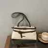 Bolsas de mujer de diseño de nicho europeo y americano, bolsos de mujer de estilo vintage, bolsos de hombro de moda casual, bolsos de axila elegantes y sencillos para el día a día