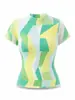 Camiseta de manga corta con estampado geométrico de bloques de color Miyake, color contrastante, cuello ligeramente alto, top casual de verano para mujer con un diseño único