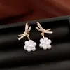 Brincos de Prata Banhados a Ouro Real com Laço e Pérola, Estilo Elegante e Sofisticado Feminino, Brincos de Luxo Leve de Alta Qualidade para Mulheres