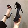 Sandalias de una tira estilo nuevo 2025 para verano, Piel genuina con falda, Punta abierta, Versátiles elegantes, Tacones altos negros, Tacones de aguja