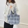 Bolsa de felpa cálida para mujer 2024 otoño e invierno nueva moda bolsa esponjosa bolsa de mano portátil gran capacidad esponjosa