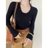 Suéter de tricô cinza com gola redonda para mulheres, novo estilo outono/inverno 2026, pode ser usado como peça externa, corte justo, manga longa e valoriza a silhueta.