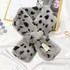 Bufanda de Piel de Conejo Rex con Estampado de Leopardo para Mujer Invierno Estudiante Estilo Japonés Chica Linda Versátil Espesa Cálida Bufanda de Peluche Falso
