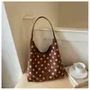 Bolso de mano de diseño de alta gama estilo coreano, lujo ligero con lunares, adecuado para ir al trabajo, casual y versátil, bolso de hombro y cruzado exquisito