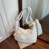 Bolsa Transversal Nova de Ombro Único Versátil da Moda para o Dia a Dia, Bolsa Dumpling Casual Feminina Fofa Bordada de Grande Capacidade de Nicho