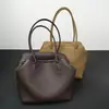 Bolsa de Ombro Minimalista Relaxada e Casual, Bolsa de Couro Bovino de Primeira Camada Importada de Luxo de Nicho, Bolsa de Mão de Couro Genuíno