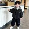 Ropa de Invierno para Niños Letras Bordadas Chaqueta con Cuello de Piel Estilo Coreano Chaqueta Acolchada Infantil con Cuello de Piel Fresco Ropa para Niños Pequeños y Niños Pequeños Moderna