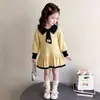Vestido de Tricô para Meninas Color Block Gola Reversível Manga Longa Vestido Suéter Ursinho Fofo Gravata Babado Vestido Princesa