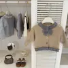 Traje de Otoño para Bebé Niña Nuevo Dulce y Elegante Cuadros Lazo Cárdigan de Punto Leggings Conjunto de Dos Piezas a la Moda