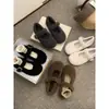 Zapatos Mary Jane grises peludos para mujer, nuevos zapatos de lana de estilo coreano para invierno, zapatos de algodón cálido de felpa de suela plana para mujer