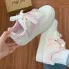 Zapatillas Blancas para Niña 2026 Nueva Moda de Primavera Versátiles Estilo Universitario Dulces Zapatillas de Estudiante Zapatos Deportivos