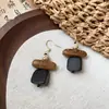 Pendientes redondos geométricos de madera con pasador de plata de estilo étnico retro, ganchos para orejas de diseño único, pendientes de moda y versátiles