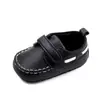 Zapatos casuales para bebé hombres y mujeres superficie de cuero PU artificial para bebé cierre de velcro color sólido suela suave zapatos para niños pequeños BNB3115
