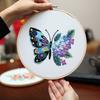 Bolsa de material para bordado hecho a mano de Lu, para colgar en la pared, con diseño de mariposas voladoras, de Amazon, para práctica europea y americana, con aguja e hilo para principiantes.