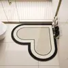 Tapete absorvente para banheiro em forma de coração, tapete para pés de lama de diatomáceas, porta de entrada, carpete de secagem rápida, tapete antiderrapante para banheiro