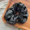 Goma para el pelo estilo coreano, suave, de cuero, ovalada, con etiqueta dorada, para mujeres, estilo retro perezoso, coleta baja