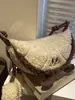 2025 Nuevo Bolso de Hombro Cruzado de Felpa para Otoño e Invierno Estilo Maillard Bolso Croissant Casual Bolso de Alto Valor