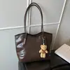 Bolsa tote retrô moderna transfronteiriça feminina 2026 verão nova cor sólida retalhos bolsa de ombro único bolsa para axila de trabalho