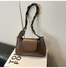 2025 Diseño de Nicho Color Contrastante Nuevo Bolso de Moda para Mujer Estilo Retro Bolso de Axila de Verano Bolso Personalizado de Hombro en Forma de Media Luna