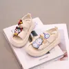 Sandalias de Moda de Dibujos Animados para Niños Verano 2025 Nuevas Sandalias Abiertas para Niñas Sandalias Casuales para Niños con Suela Suave de Una Correa