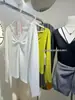 Camisa base elegante e bonita nas costas, proteína de seda de amoreira, decote V, nó no peito, alças finas, mangas compridas, corte justo, elástico 8821