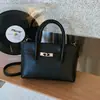 Diseño de nicho transfronterizo, nuevo para la primavera de 2026, bolso de mujer simple de alta calidad, bolso de hombro, bolso de axila, bolso cruzado, bolso tipo cubo