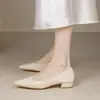 2026 Novo Estilo Salto Grosso Estilo Fada Delicada Bico Fino Slip-On Solado Macio Versátil Sapatos de Trabalho para Mulheres