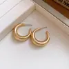 Brincos de Metal Prateado em Forma de C Estilo Minimalista Europeu e Americano Moda Simples Brincos de Tarraxa High-End Brincos Únicos de Nicho Venda por Atacado