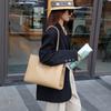 Bolso de mujer 2024, nuevo, de alta gama, con diseño de nicho, de piel auténtica, para ir al trabajo o al trabajo.