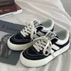 Otoño 2026 Nuevo Retro Estilo Hong Kong Zapatos de Lona para Adelgazar Pies Mujer Bloqueo de Color Blanco y Negro Nicho Suela Gruesa Zapatos Deportivos para Estudiantes