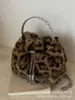 Bolso de Felpa Portátil con Estampado de Leopardo para Mujer 2025 Nuevo Bolso Cubo de Moda Versátil Bolso Bandolera Bolso Cruzado