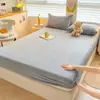 Funda de colchón de terciopelo de leche, funda de colchón de felpa de invierno, protector de colchón para dormitorio de estudiante, juego de sábanas engrosado, nuevo modelo 2026