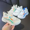 Sapatos infantis 2025 primavera e verão novos sapatos esportivos respiráveis de malha para meninos sapatos de malha para meninas sapatos de corrida para crianças de médio e grande porte