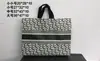 Bolsa no tejida de color spot recubierta con prensado en caliente bolsa de regalo publicitaria bolsa de compras de ropa no tejida portátil impresión de logotipo