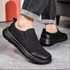 Sapatos Casuais Masculinos de Verão em Malha Respirável, Slip-On, Vazados, Simples, Leves, com Solado Macio, Confortáveis para Pais Idosos