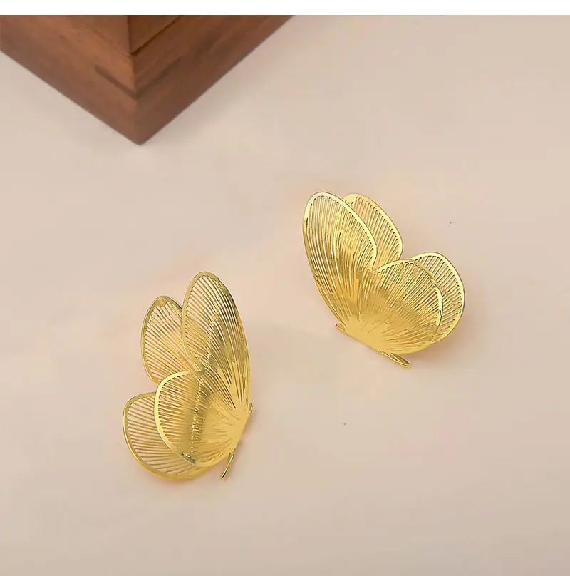 蕾丝蝴蝶耳钉_04.jpg