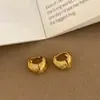 Design moderno, único, simples e requintado, ear cuffs em U irregulares vazados, uma coleção de brincos de luxo leve e temperamento distinto