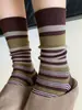 Meias listradas color-blocking estilo outono e inverno feminino meias de cano médio cor café retrô com sapatos Birkenstock meias folgadas de algodão penteado