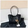 2026 Bolso Tote Casual Nuevo con Textura Simple, Bolso de Gran Capacidad Moderno y Tendencia, Bolso de Hombro para Mujer Color Sólido Personalizado