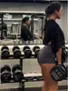 Conjunto de Yoga Feminino 2026 Novo Modelo de Verão com Bojo, Camiseta Esportiva Modeladora, Traje Fitness para Treinamento de Pilates