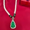Collar de Perlas Imitación Chalcedony Hielo Verde Alto con Colgante de Calabaza Plateada Hebilla de Paz Cadena para Suéter para Mujer Joyería de Vidrio