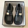 Zapatos de Cuero Negros de Alta Gama de Moda para Mujer, Nuevo Estilo Primavera y Otoño 2025, Adecuados para Combinar con Faldas, Zapatos de Salón de Boca Baja, Mocasines de Suela Gruesa